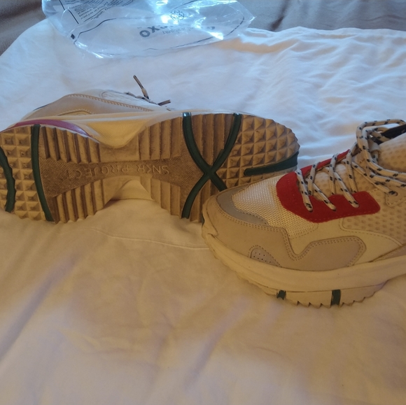 Shoes - Picture 3 of 4